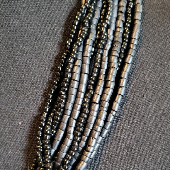 Elegant Black and Gold Beaded Necklace - Picture 3 of 4
